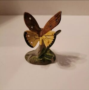 M.i.c Butterfly -  Ceramic Hand Painted -  Taiwan